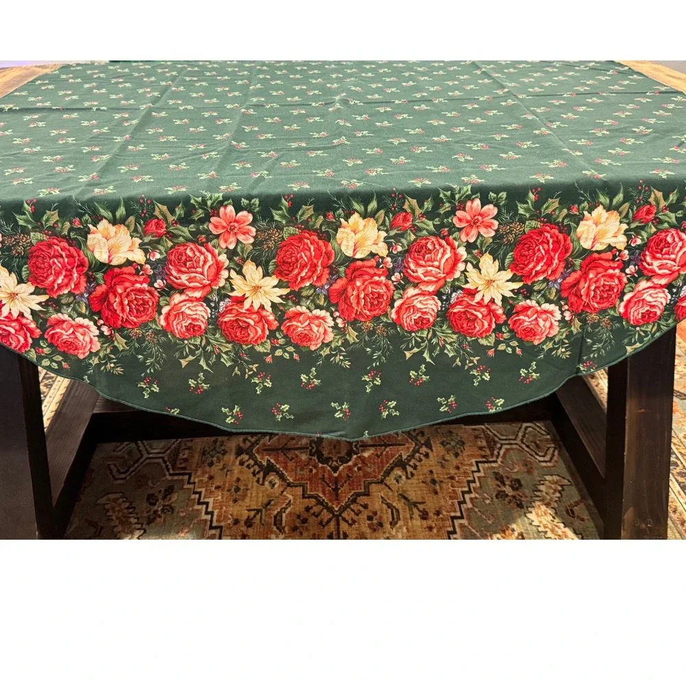Vintage Christmas Oval Tablecloth Green Red‎ Roses Holly Floral 69x51.5 Holiday